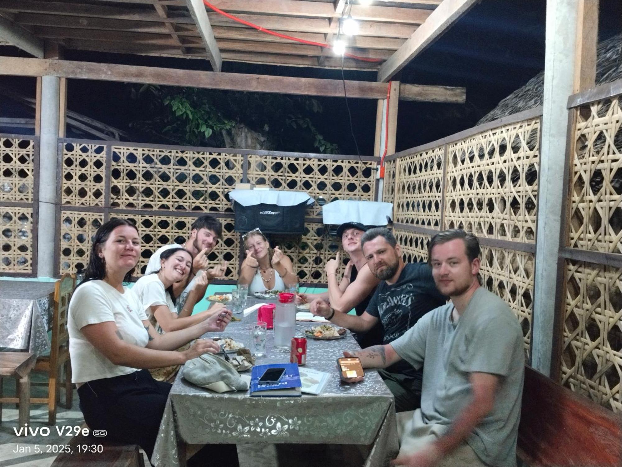Lhoyjean Garden Hostel Batuan Exterior foto